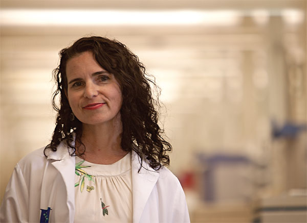 Jody Rosenblatt, Ph. D., collaborates with bioengineering students and teachers